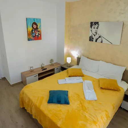 Lovely New Balcony Apartment Cismigiu Park - Pop5 Bucharest Exterior photo