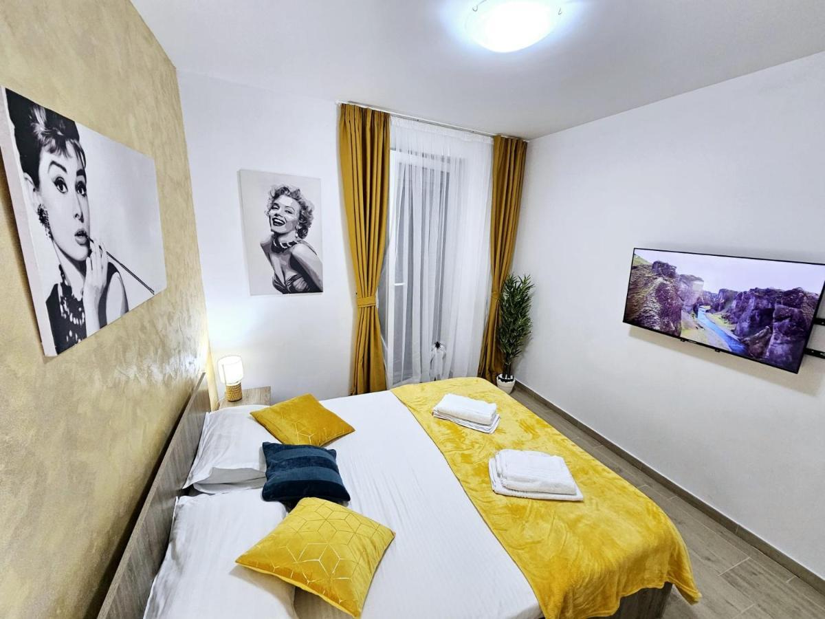 Lovely New Balcony Cismigiu Park - Pop5 Apartment *