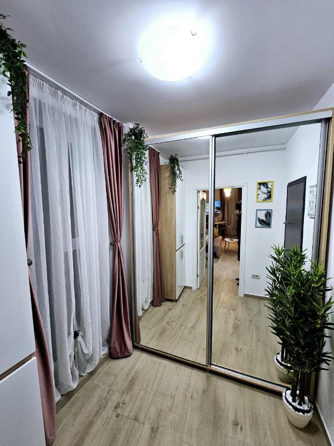 Lovely New Balcony Cismigiu Park - Pop5 Apartment Bucharest