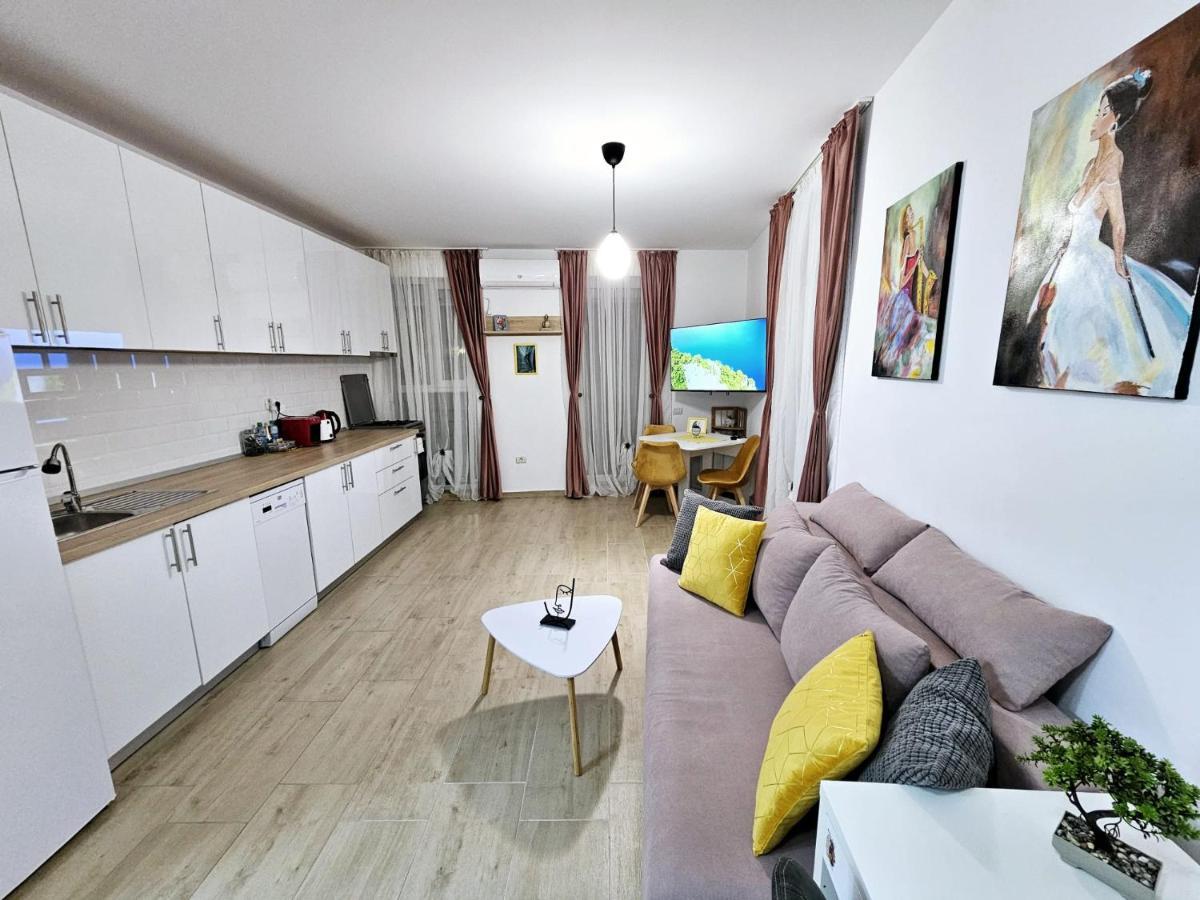 Lovely New Balcony Cismigiu Park - Pop5 Apartment Bucharest