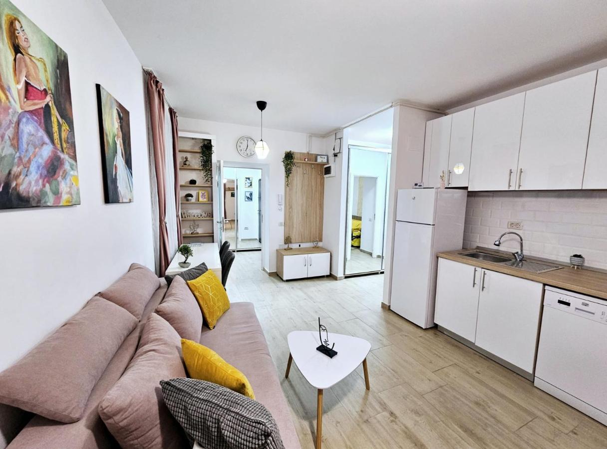 Lovely New Balcony Cismigiu Park - Pop5 Apartment *