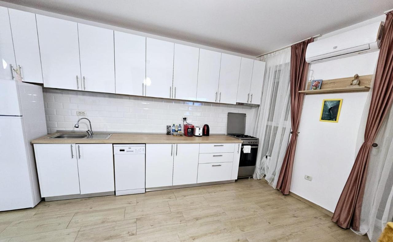 Lovely New Balcony Cismigiu Park - Pop5 Apartment *