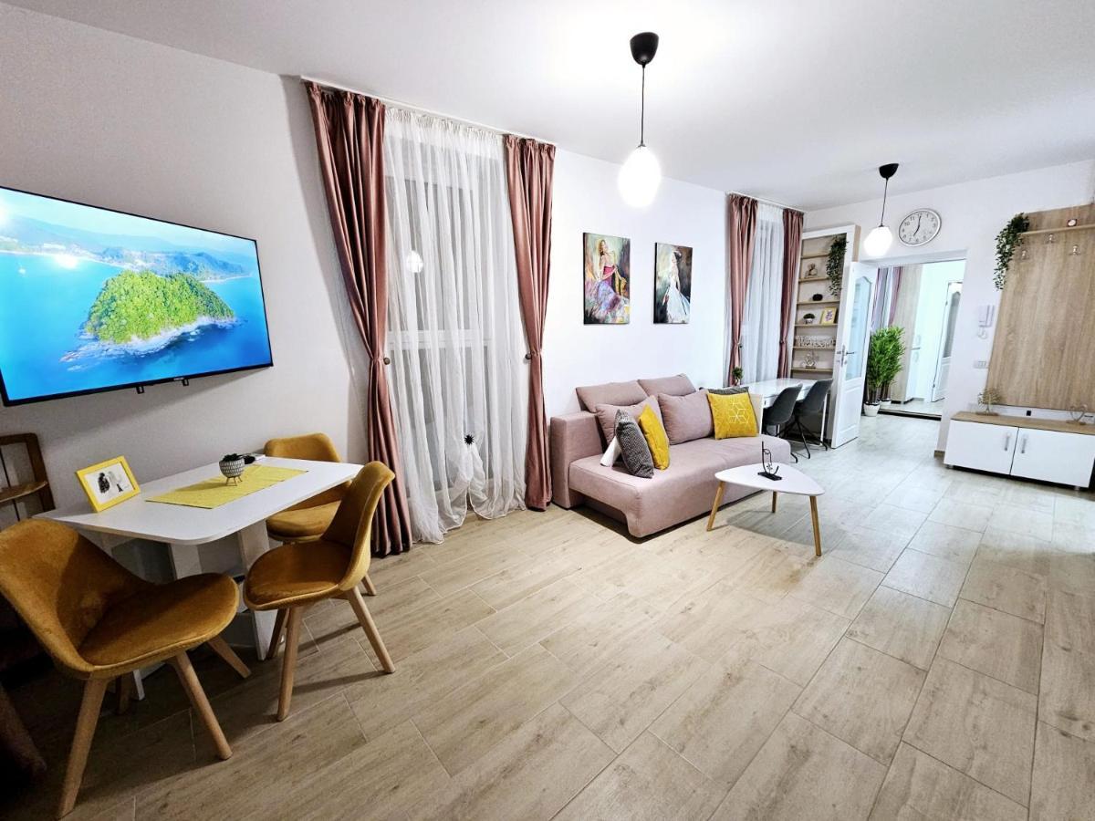 Lovely New Balcony Cismigiu Park - Pop5 דירה