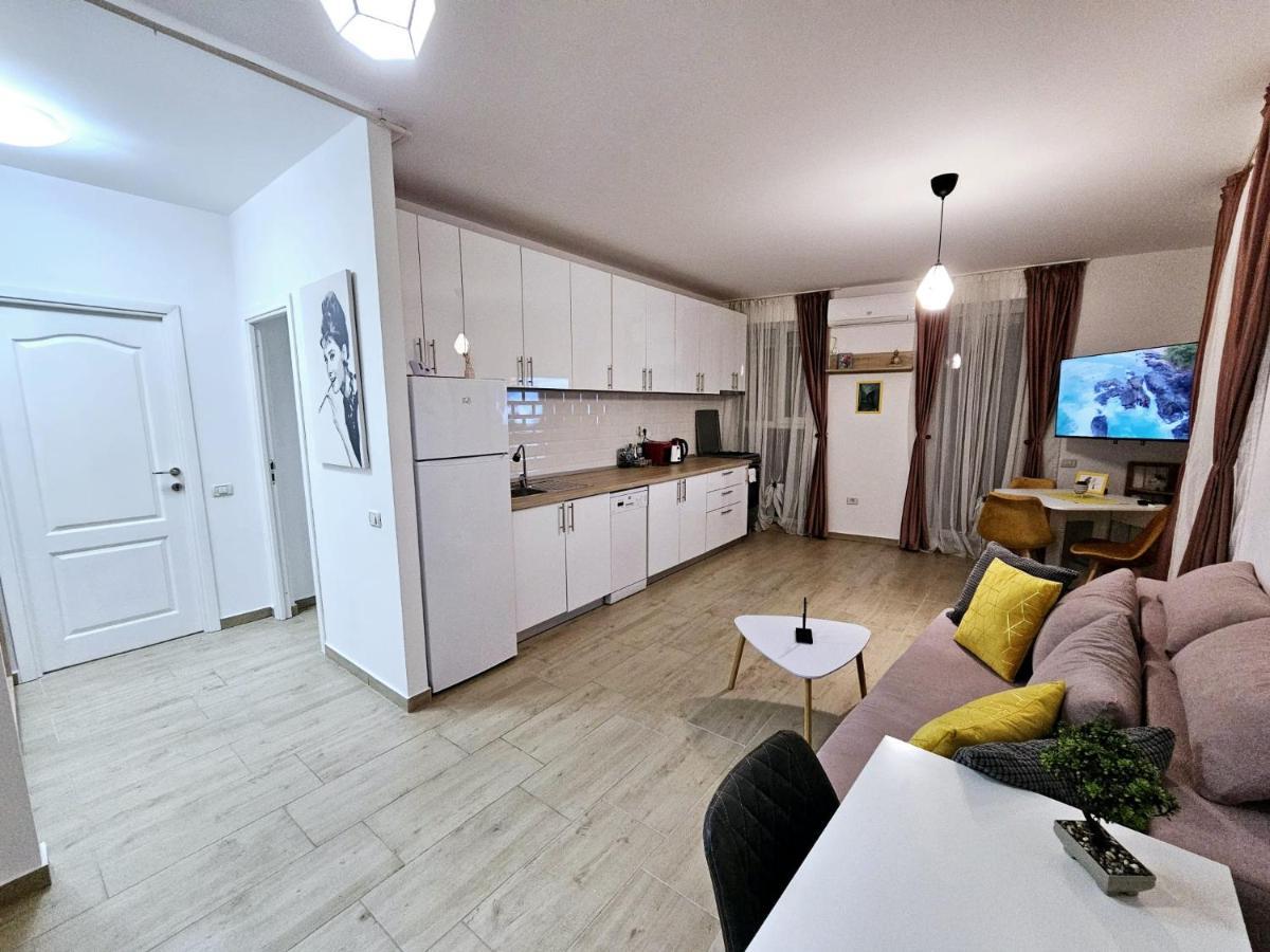 Lovely New Balcony Cismigiu Park - Pop5 Apartment *
