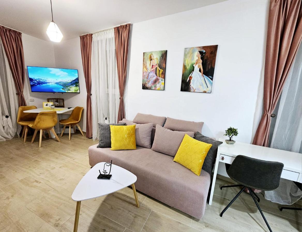 Lovely New Balcony Cismigiu Park - Pop5 דירה
