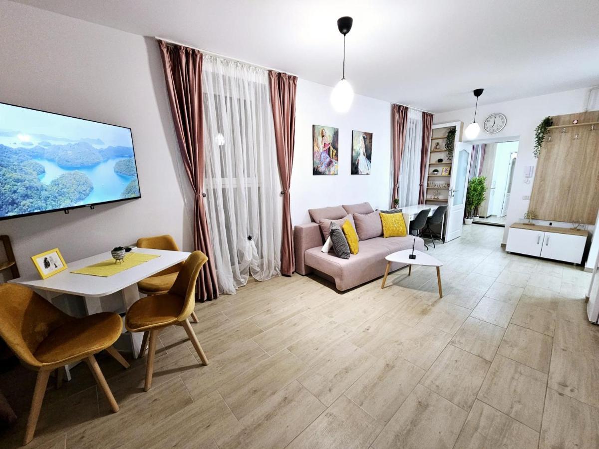 Lovely New Balcony Cismigiu Park - Pop5 דירה