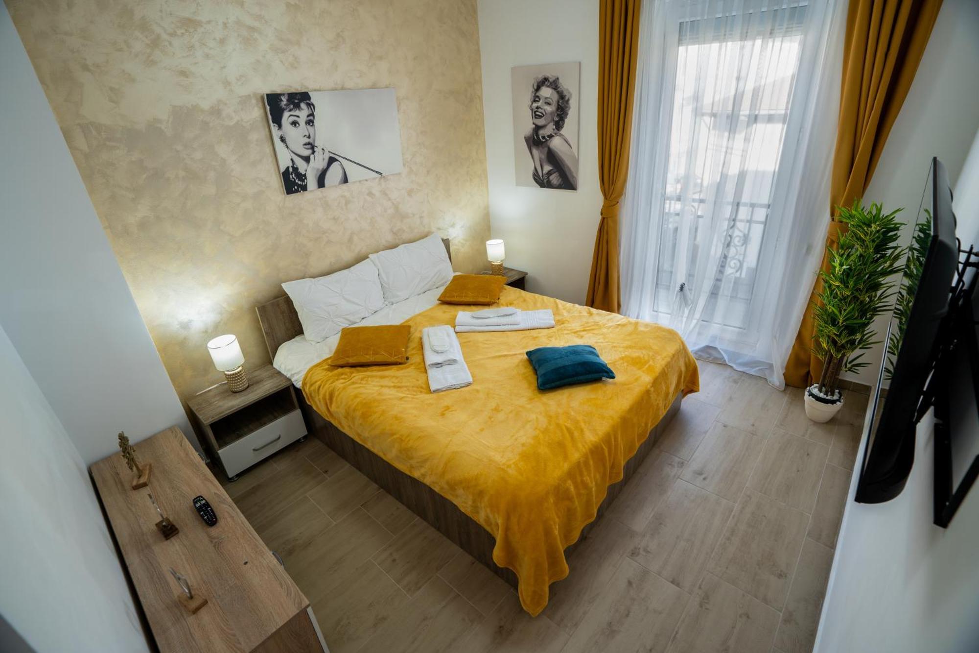 Lovely New Balcony Cismigiu Park - Pop5 Apartment Bucharest