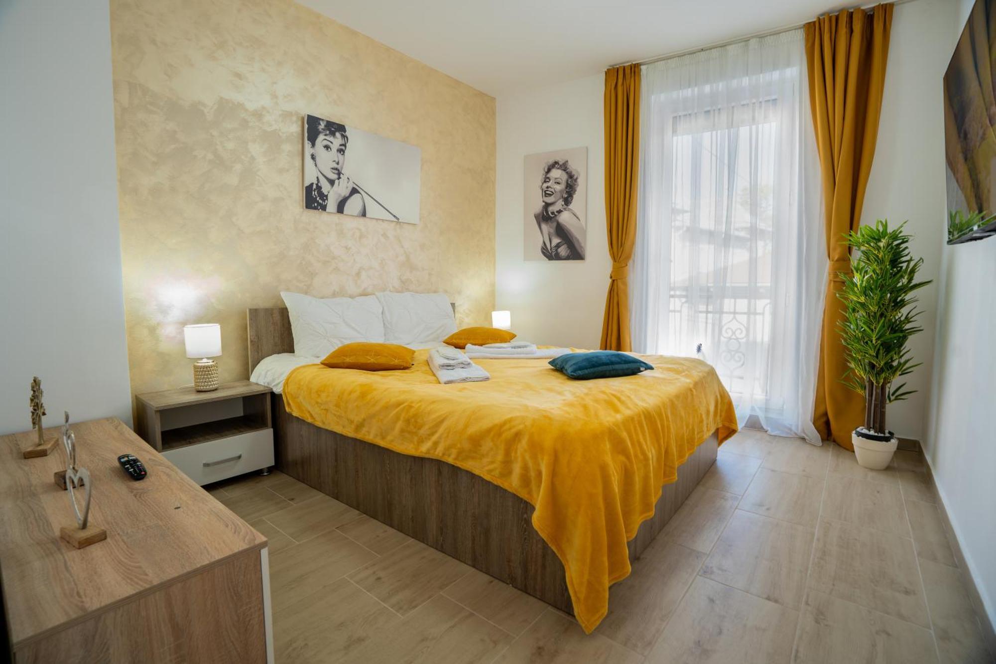 Lovely New Balcony Cismigiu Park - Pop5 דירה