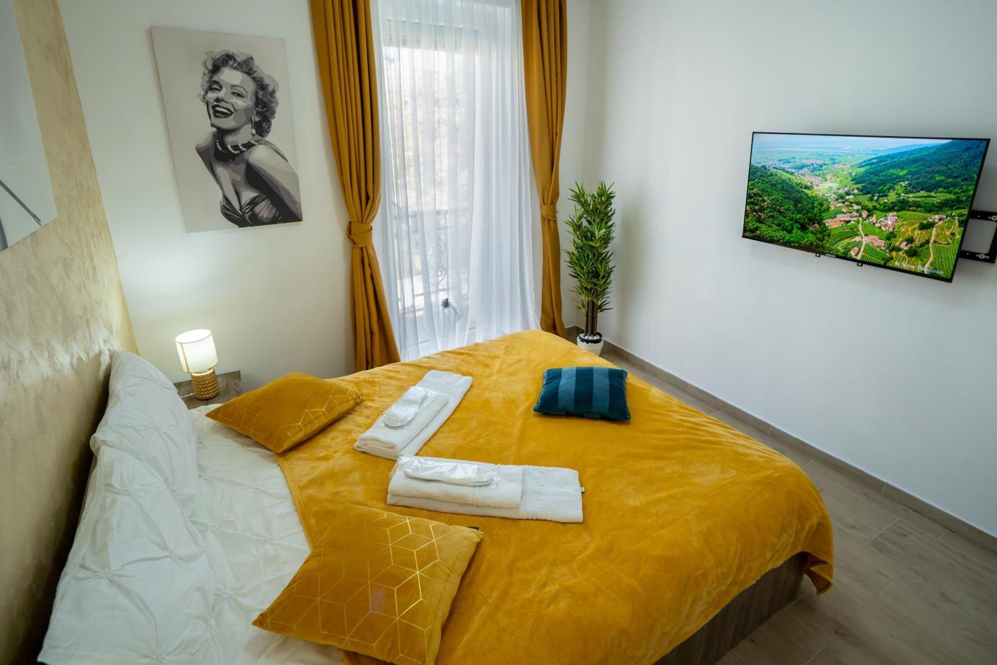 Lovely New Balcony Cismigiu Park - Pop5 דירה