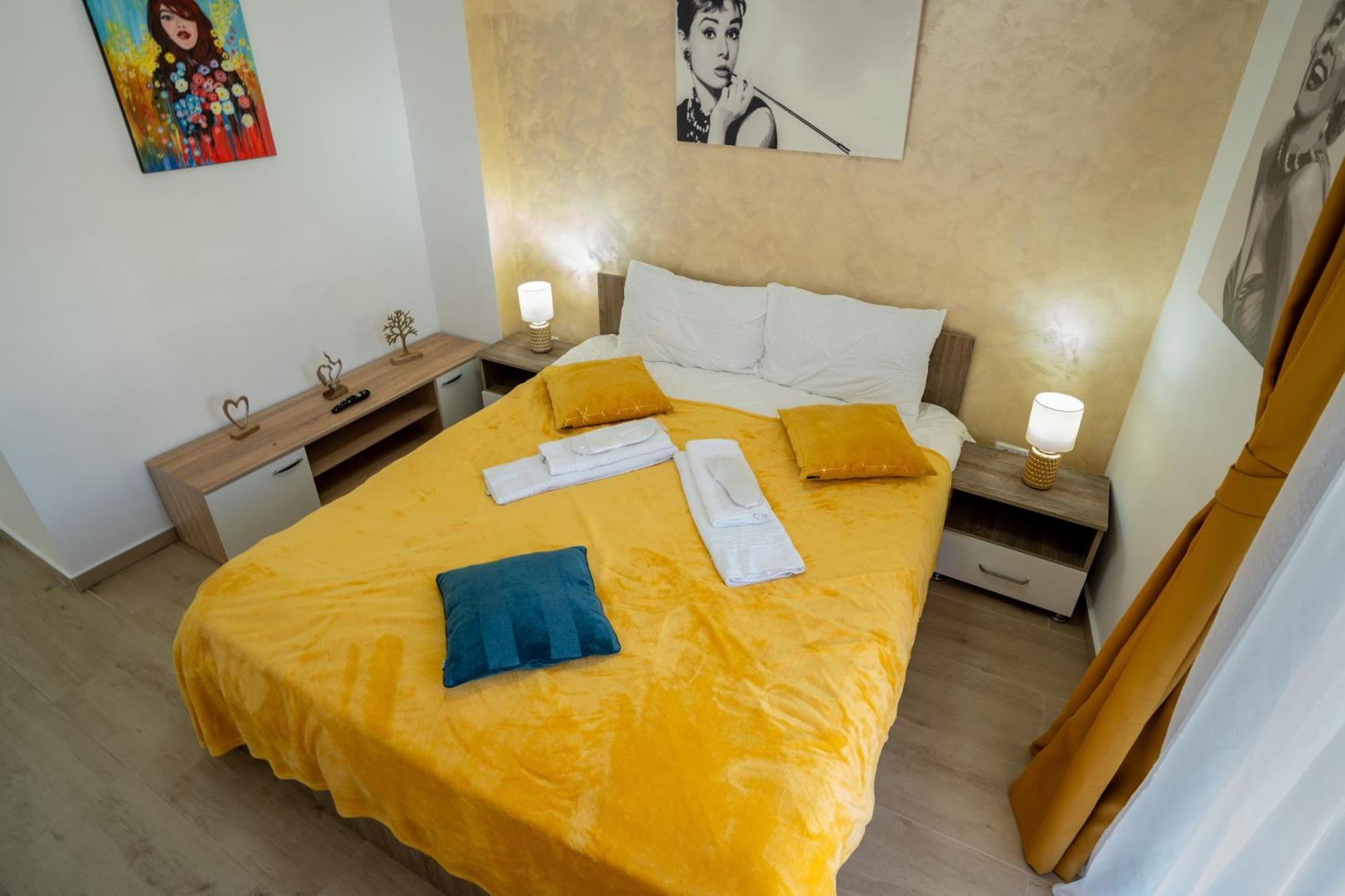 Apartment Lovely New Balcony Cismigiu Park - Pop5 Bucharest